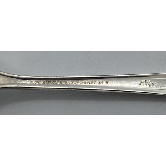 1938 Simon L. & George H. Rogers 8 1/4" Serving Fork SP Floral Pattern - Picture 9 of 11
